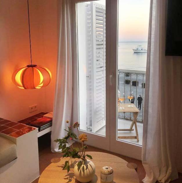 Beachfront Suite In Cadaques Center Extérieur photo